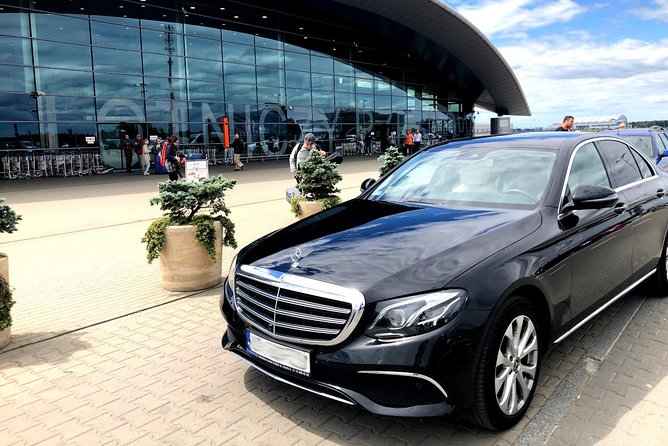 KTW Katowice/Pyrzowice Airport: Private Transfer From Krakow - Traveler Amenities Provided