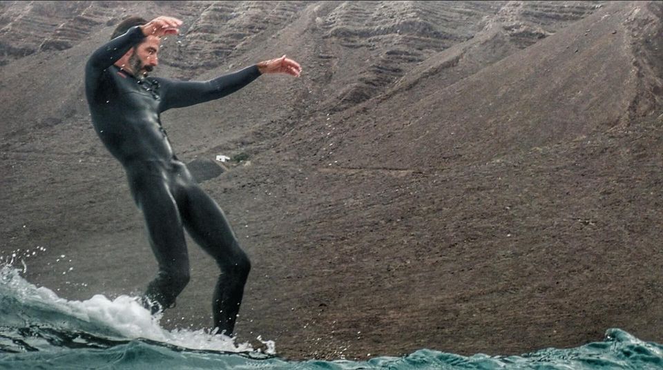 Lanzarote: Longboard Surf Lesson on Famara Beach All Levels - Language Options and Group Size