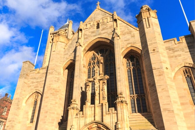 Leeds Scavenger Hunt and Sights Self-Guided Tour - Historical Landmarks to Discover