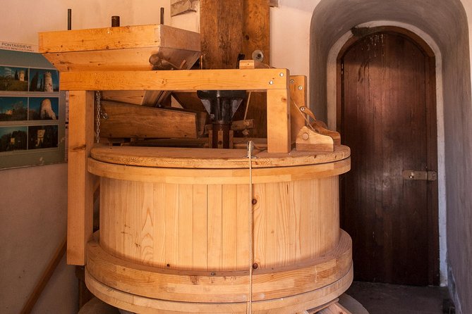 Leonardo Da Vincis Wind Mill Visit and Organic Olive Oil Tasting - Common questions