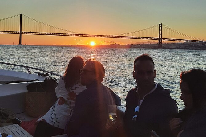 Lisbon: Sunset Boat Tour With Thoughtfully Chosen Wines & Snacks - Meeting and Pickup Details