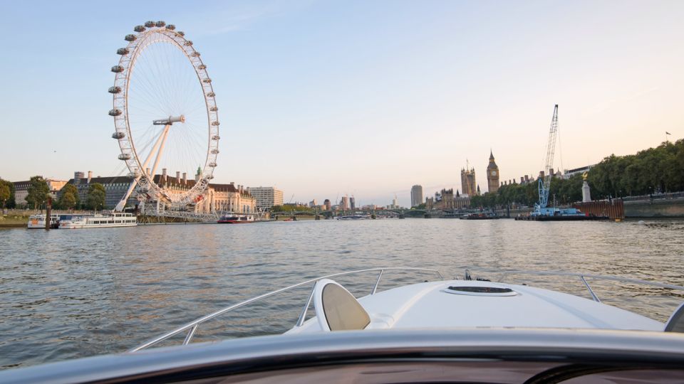 London: 2 Hour Private Luxury Yacht Hire on the River Thames - Enjoy Personalized Service and Champagne Delights
