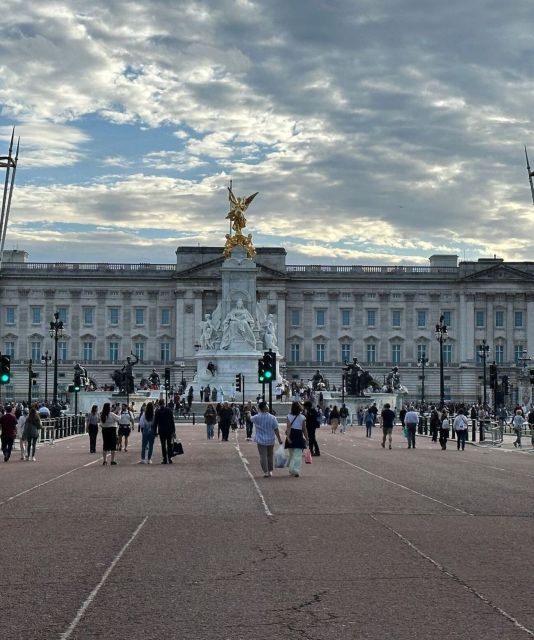 London: Buckingham Palace & Westminster Guided Walking Tour - Tour Experience