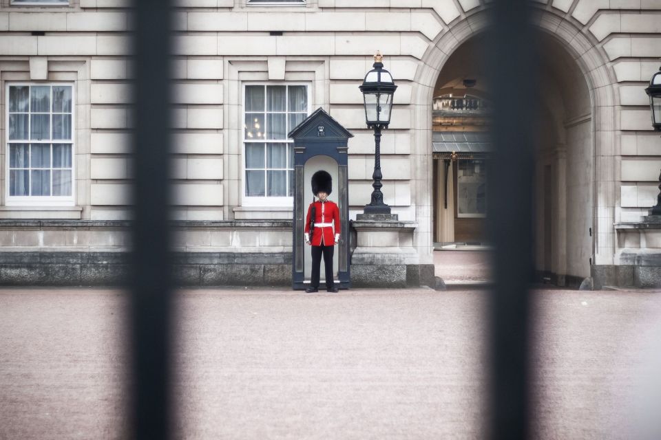 London: Changing of the Guard Private Group or Family Tour - Meeting Point and Important Details
