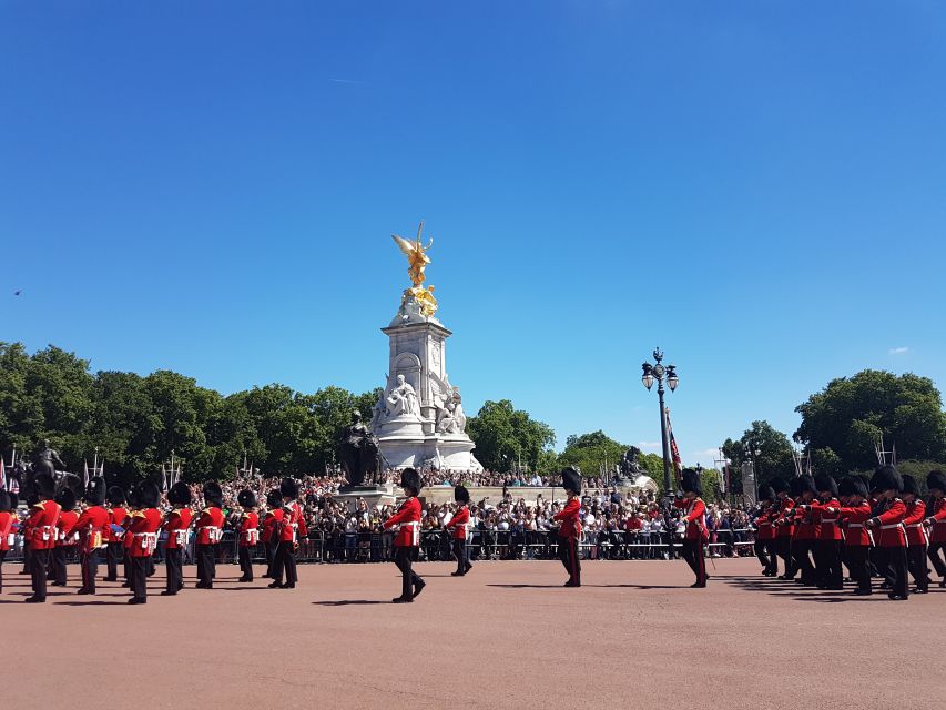 London: Top 15 Sights Walking Tour and Tower of London Entry - Westminster Abbey