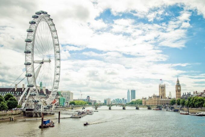 London: Top 30 Sights Walking Tour & St Pauls Cathedral - Tour Experience