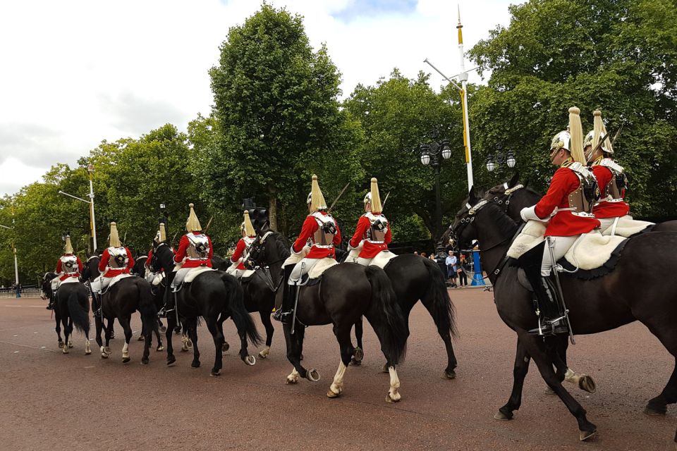 London: Westminster Tour, River Cruise, and Tower of London - Meeting Point