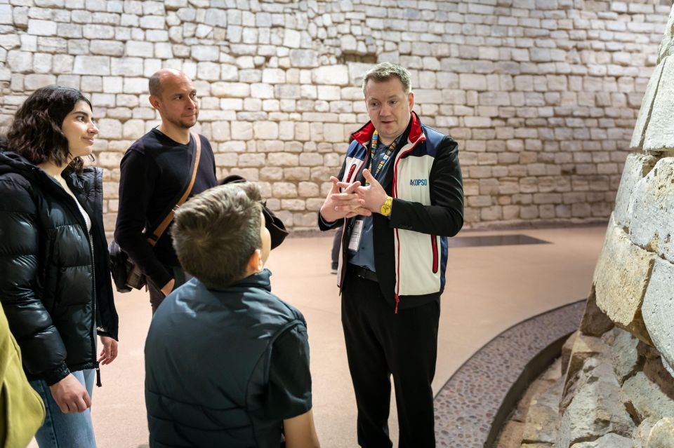 Louvre Highlights: Semi Private Guided Tour (6 Max) Ticket - Meeting Point