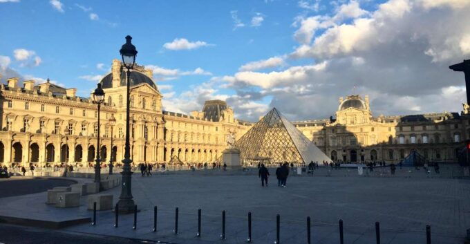 Louvre's Highlights in Two Hours - Royal Life and Artistic Styles