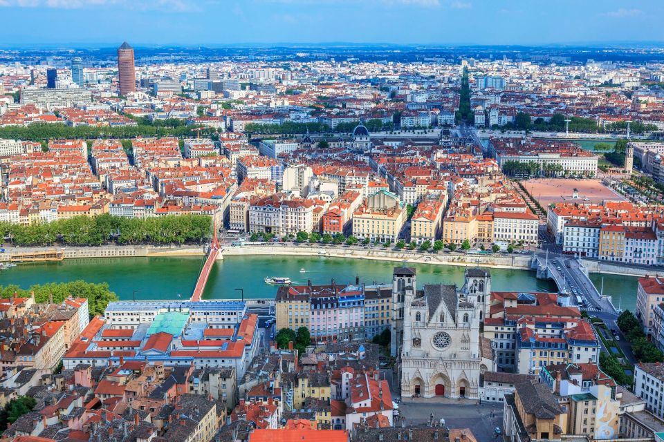 Lyon: Express Walk With a Local in 60 Minutes - Experience