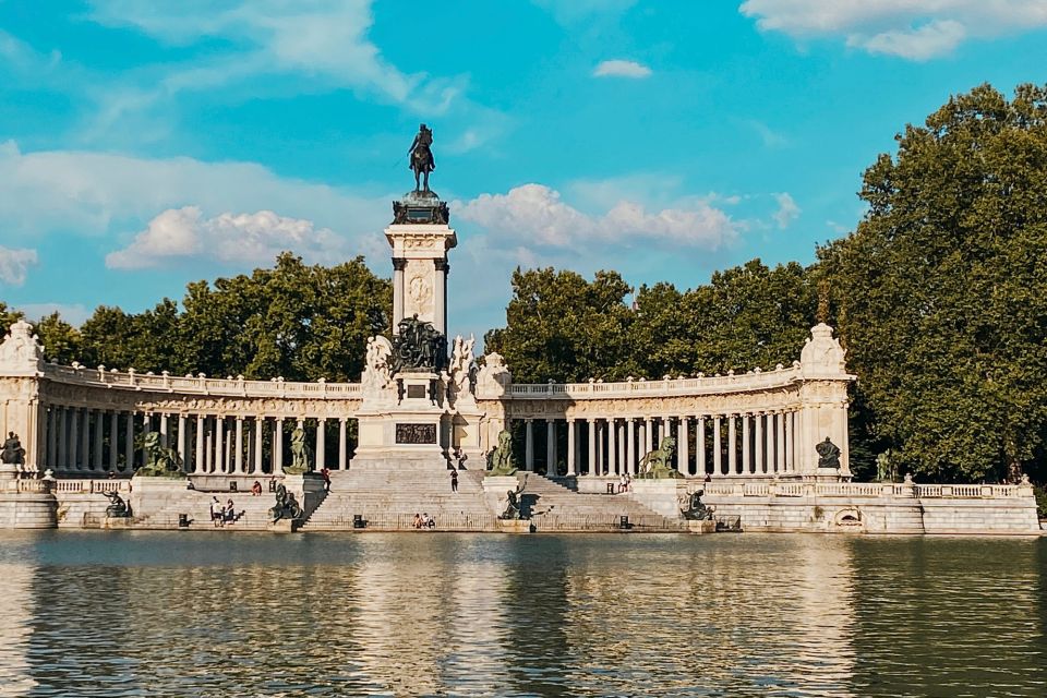 Madrid: First Discovery Walk and Reading Walking Tour - Tour Itinerary Details