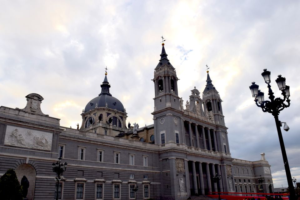 Madrid: Interactive Urban Exploration Game - Dive Into Madrids Hidden Gems