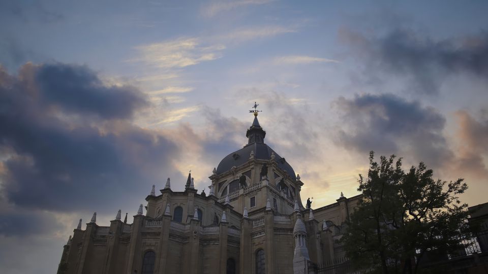 Madrid: Sunset Walking Tour With Optional Flamenco Show - Inclusions