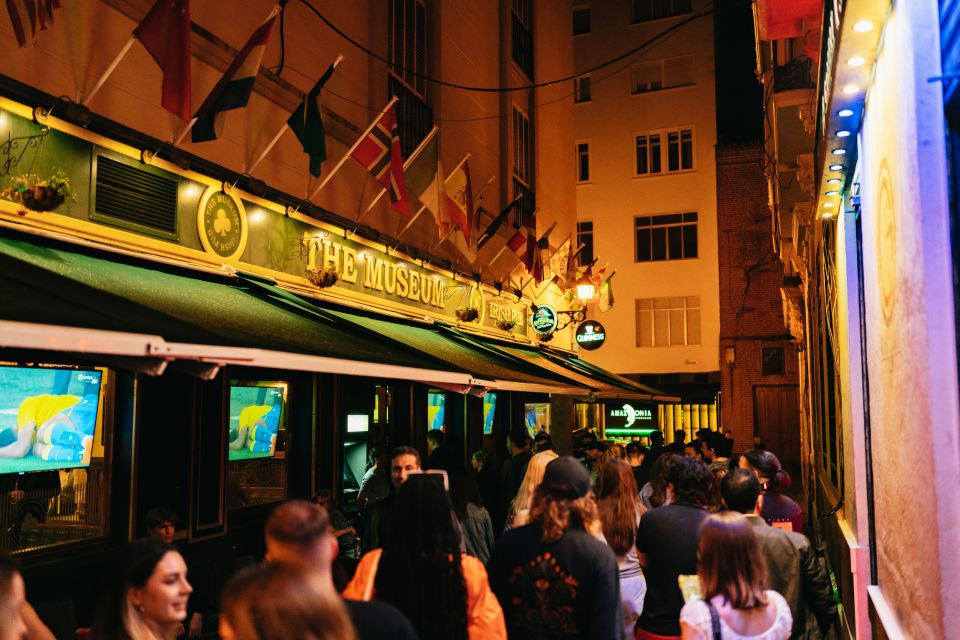Malaga: Pubs and Clubs Crawl - Interacting With Global Travelers