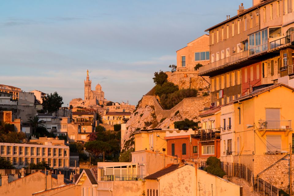 Marseille: First Discovery Walk and Reading Walking Tour - Experience