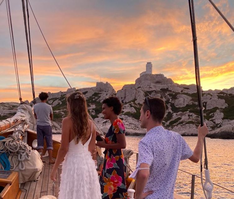 Marseille: Sunset Sailing Dinner in the Frioul Archipelago - Sailing Highlights