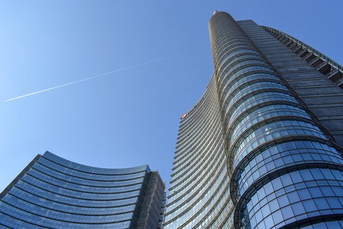 Milan Skyscrapers Guided Tour: Porta Nuova, Unicredit Tower & Vertical Forest - Concluding Treat Sampling at Eataly