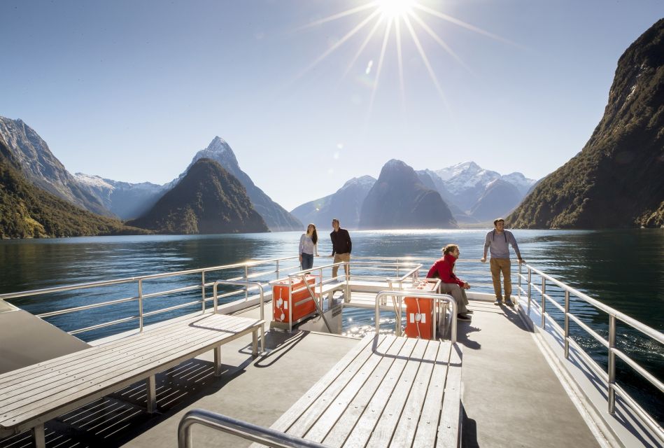 Milford Sound: Cruise and Underwater Observatory - Full Description