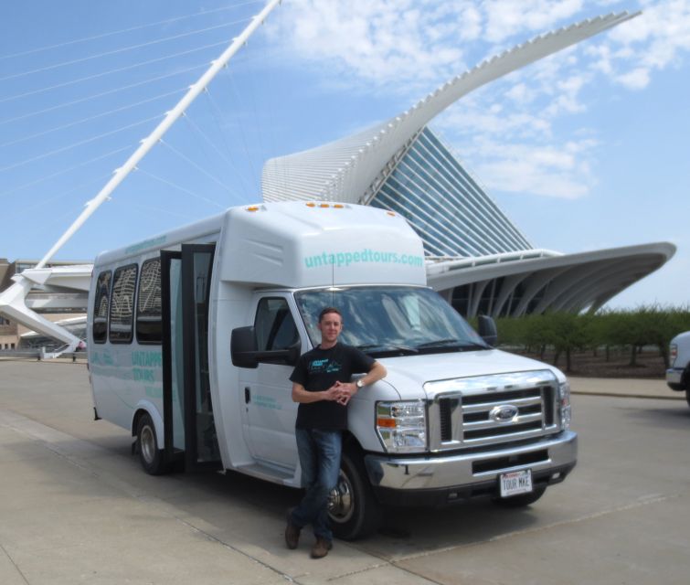 Milwaukee: Sightseeing Bus Tour - Neighborhood Exploration