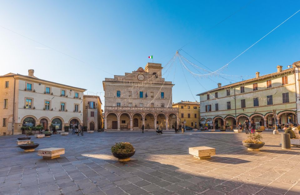 Montefalco: Guided Tour With Vineyard Visit and Lunch - Full Description