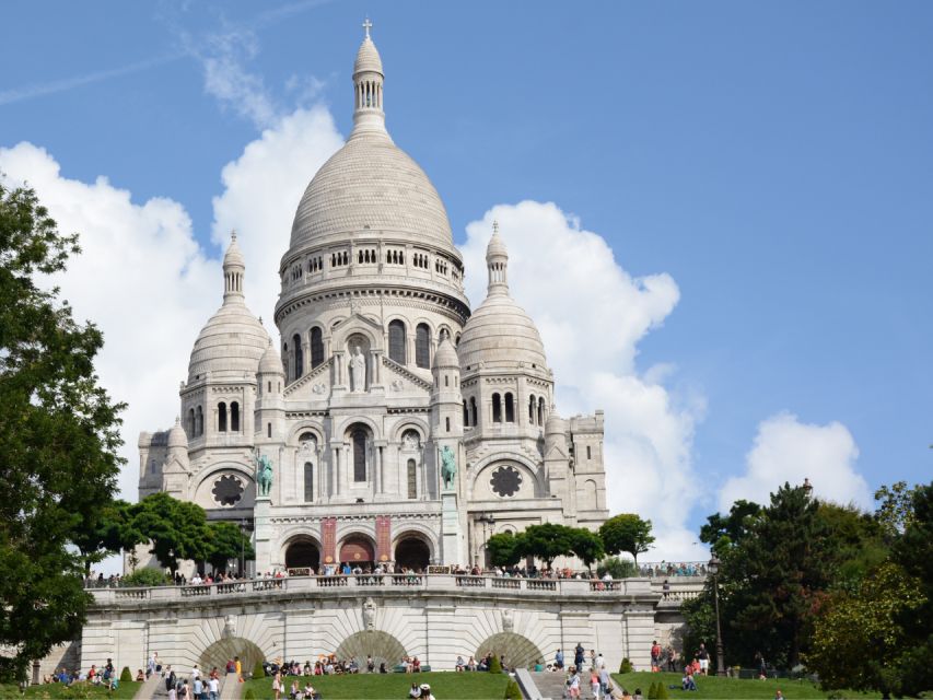 Montmartre: First Discovery Walk and Reading Walking Tour - Preparation and Information