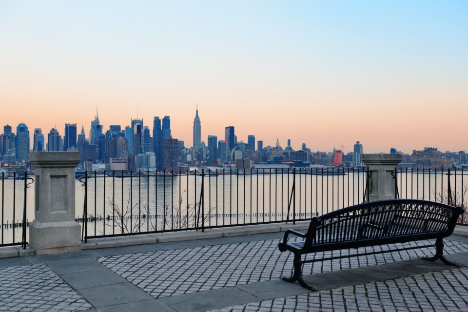 NYC: Midtown Manhattan Self-Guided Walking Tour - Insider City Knowledge