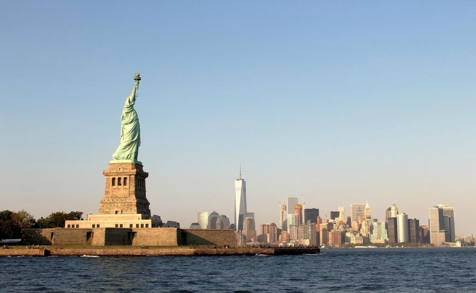 NYC: Visit Statue of Liberty & 3h Manhattan Walking Tour - Customer Review