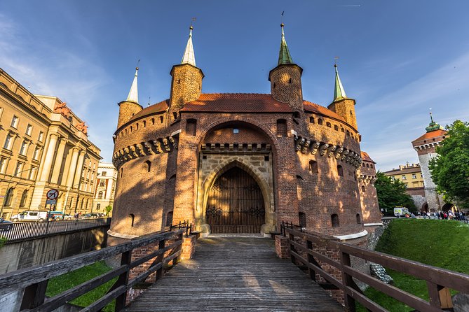 Old Town Krakow & Wawel Castle Walking Tour - Cancellation Policy