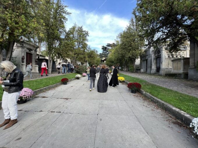 Paris: Haunted Père Lachaise Cemetery Guided Tour - Highlights