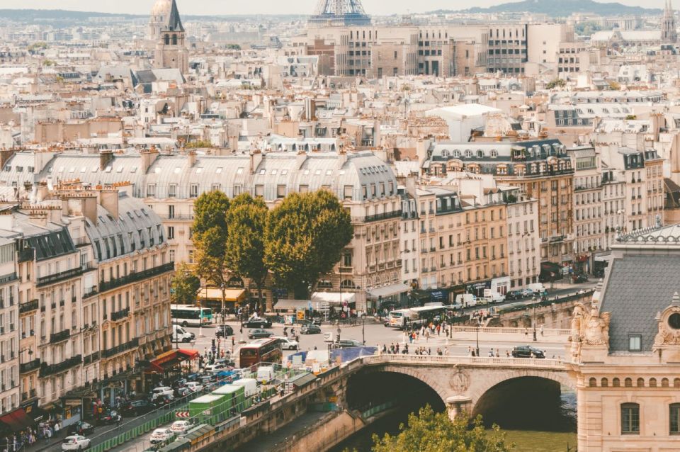 Paris: Marais Walks Self-Guided Audio Tour - Description