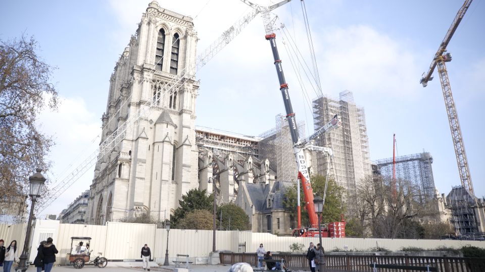 Paris: Notre Dame Exterior Tour With Crypt Entry - Experience