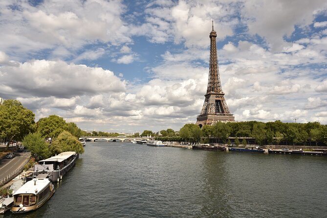 Paris One Hour Seine River Cruise With Recorded Commentary - Recorded Commentary Highlights