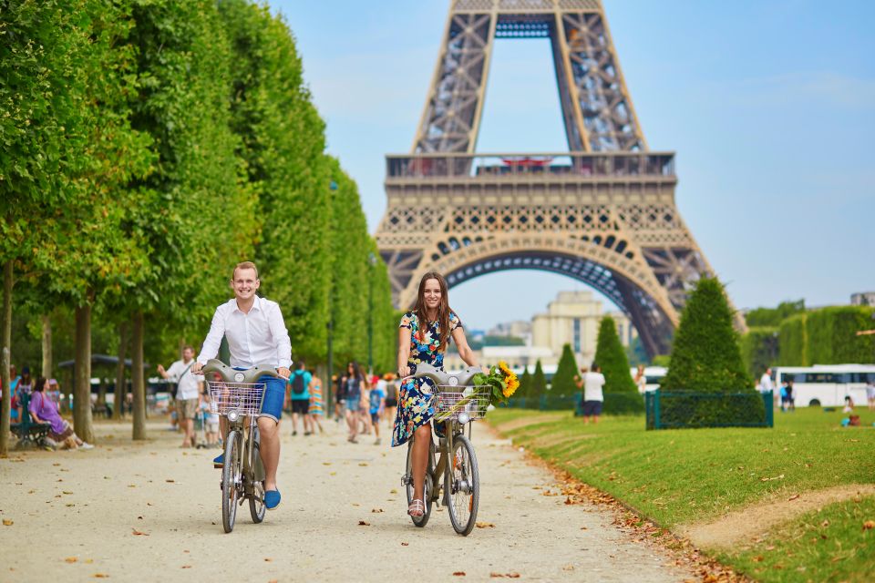 Paris: Private Bike Tour of Old Town and Top Attractions - Tour Highlights