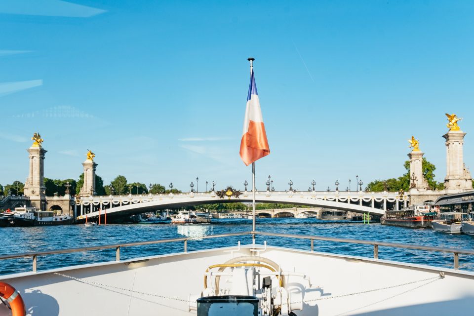 Paris: Seine River Panoramic Views Dinner Cruise - Whats Included in the Cruise