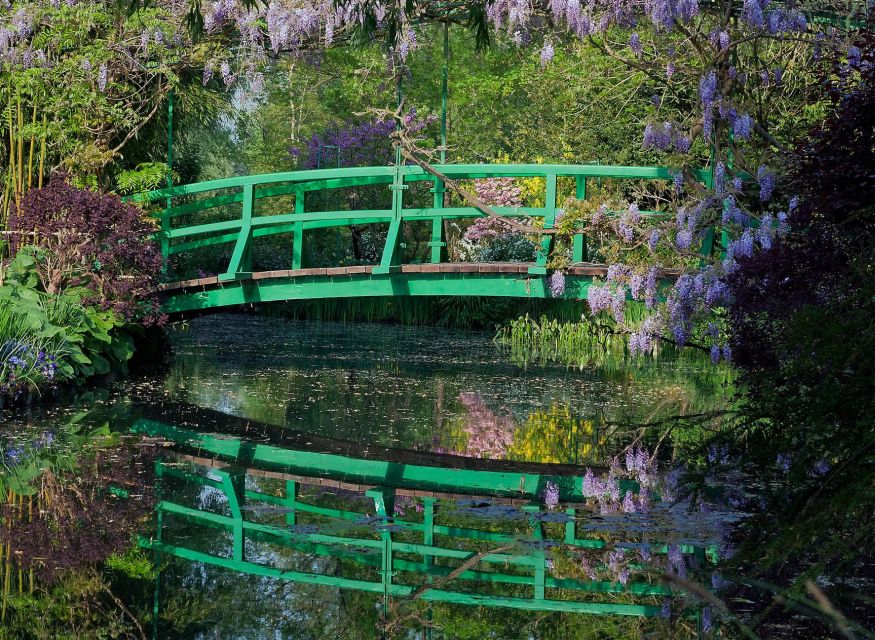 Paris: Transport and Visit Giverny Claude Monet 7 People - Group Size and Booking Process