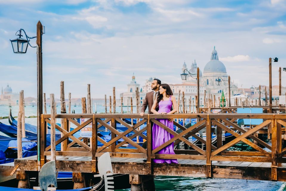 Photo Shoot With a Professional Photographer in Venice - Group Details and Cancellation Policy