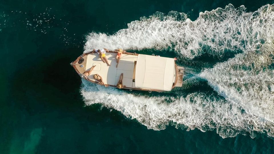 Polignano: Exclusive 2-Hour Boat Ride With Aperitif - Description