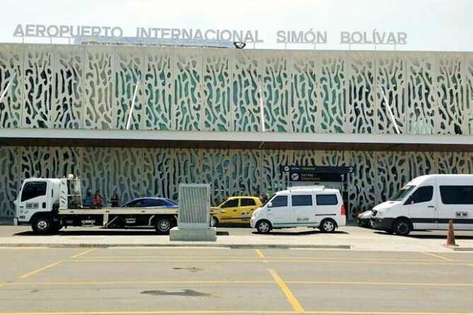 Private Arrival or Departure Transfer: Simon Bolivar Airport (One Way) - Hassle-Free Travel Experience