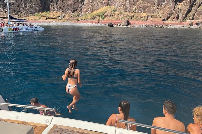 Private Luxury Yacht Tour in Madeira Island - Traveler Photo Opportunities