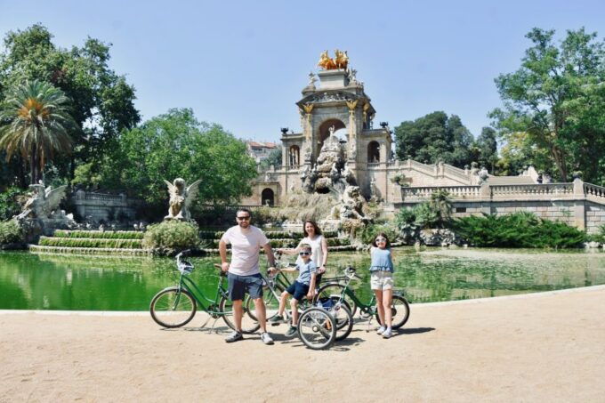 Private Sightseeing Barcelona by Bike & Photo Shooting Tour - Full Experience Description