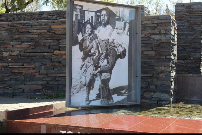 Private Soweto Tour 5 Hours Approximately From Johannesburg or Pretoria. - Visit Mandelas House
