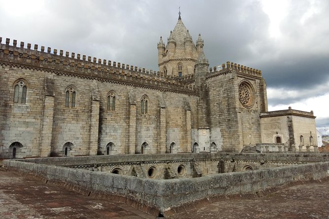 Private Tour Évora - Wine Tasting - Beautiful Medieval Village of Monsaraz - Traveler Resources