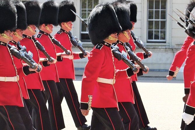 Private Tour in Buckingham Palace Guards - Meeting the Royal Guards Up Close