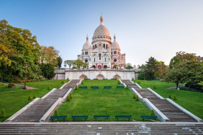 Private Walking Tour of Montmartre and Sacré-Cœur Basilica - Full Description