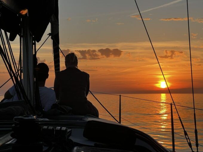 Puerto Banús: Sunset Sail in Marbella With Drinks & Snacks - Experience Highlights