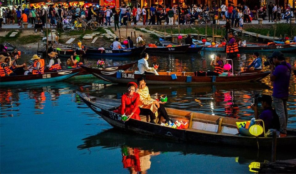 River Boat Ride by Night With Drop Flower Lantern in Hoi an - Ratings & Reviews