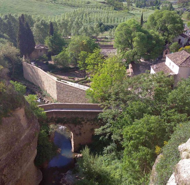 Ronda: Audio Guide Walking Tour With Puente Nuevo and Viejo - Meeting Point