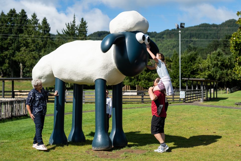 Rotorua: Agrodome Farm Tour With Show and Produce Tasting - Full Experience Description