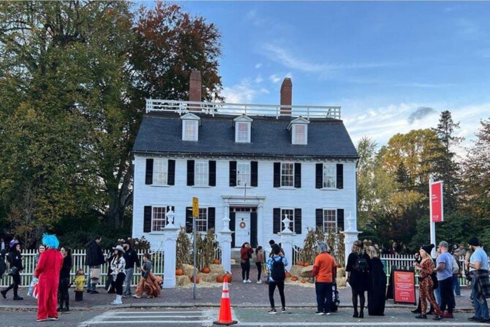 Salem: Witch Trial History and Salem Haunts - Haunted Buildings and Cemeteries