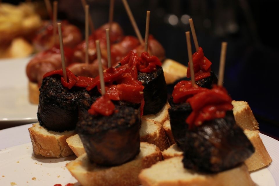 San Sebastian: Guided Food Tour With Pintxo Tasting & Wines - Customer Reviews